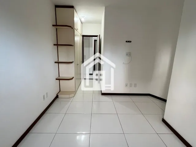 Imagem 9: Apartamento com 3 quartos amplo com dependência no Costa Azul