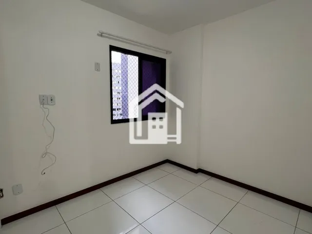 Imagem 10: Apartamento com 3 quartos amplo com dependência no Costa Azul