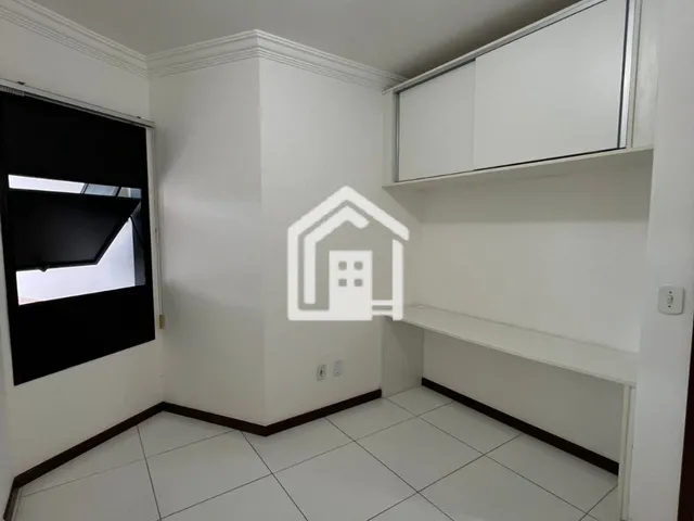 Imagem 12: Apartamento com 3 quartos amplo com dependência no Costa Azul