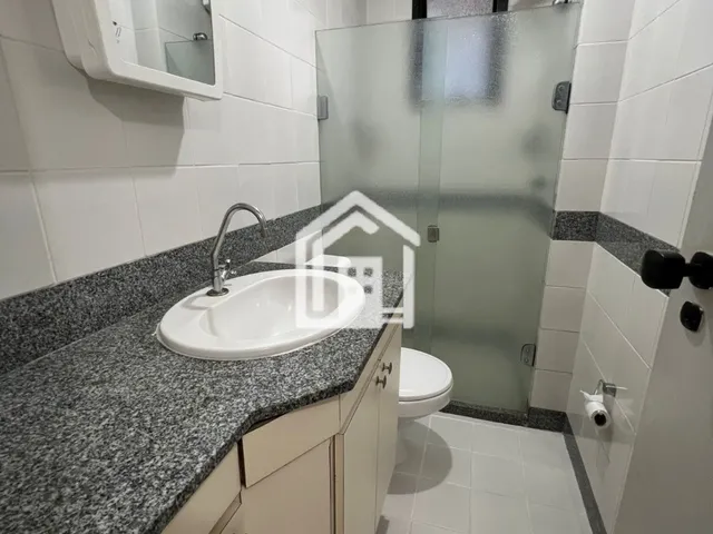 Imagem 4: Apartamento com 3 quartos amplo com dependência no Costa Azul