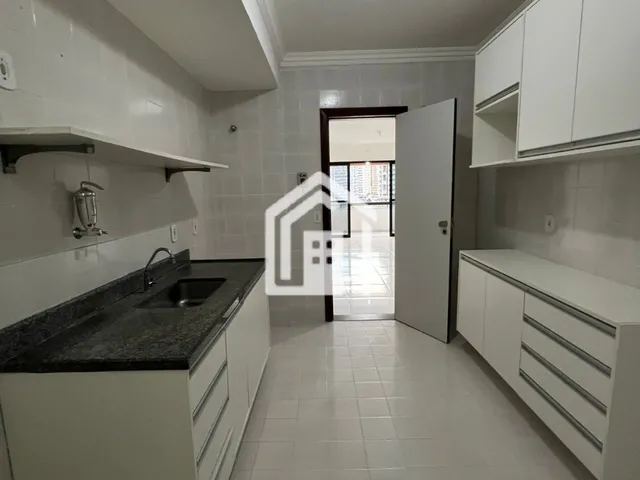 Imagem 6: Apartamento com 3 quartos amplo com dependência no Costa Azul
