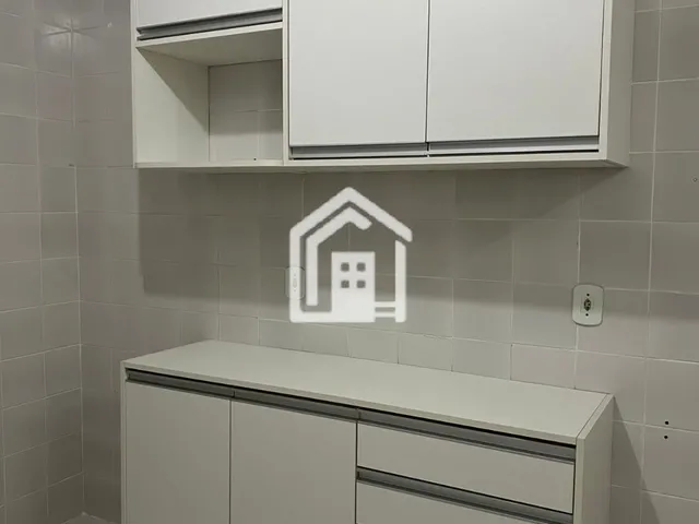 Imagem 15: Apartamento com 3 quartos amplo com dependência no Costa Azul