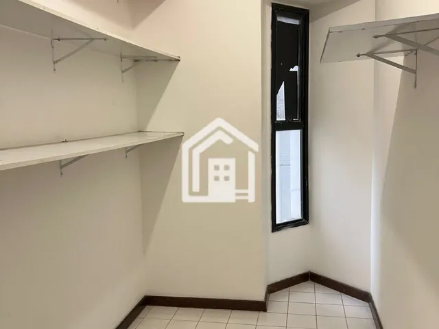 Imagem 2: Apartamento com 3 quartos amplo com dependência no Costa Azul