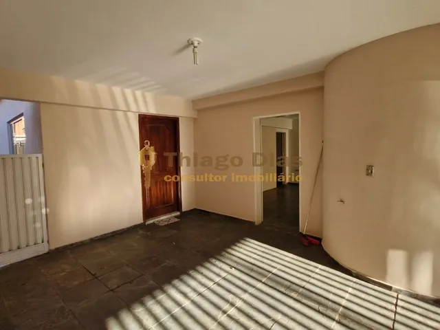 Imagem 10: Casa ampla com salão em 2 pavimentos à venda na região central da cidade de