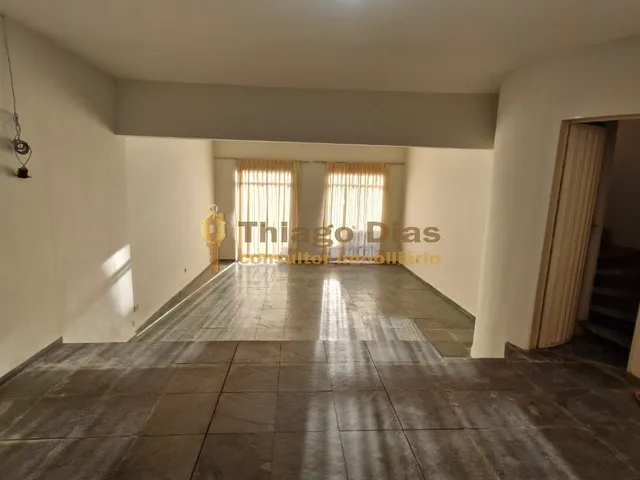 Imagem 11: Casa ampla com salão em 2 pavimentos à venda na região central da cidade de