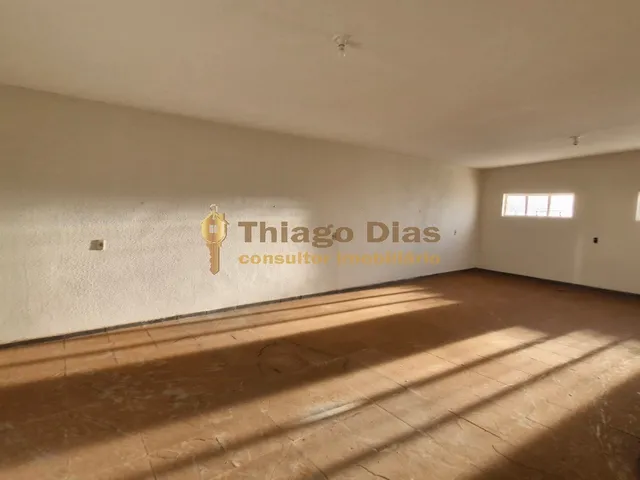 Imagem 14: Casa ampla com salão em 2 pavimentos à venda na região central da cidade de