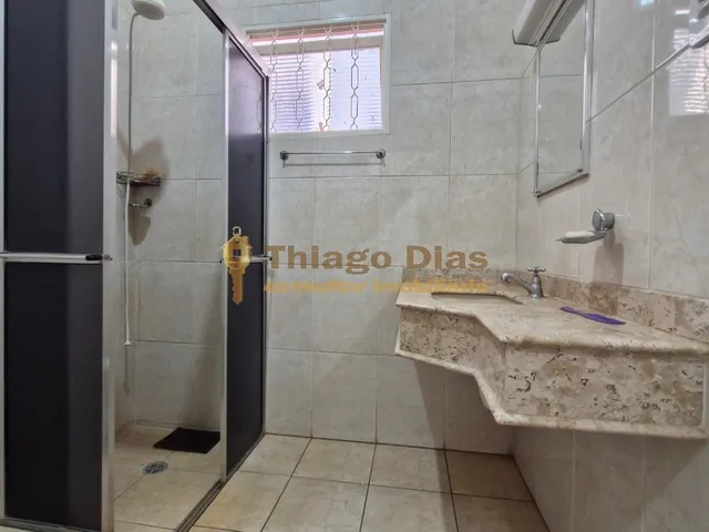Imagem 15: Casa ampla com salão em 2 pavimentos à venda na região central da cidade de