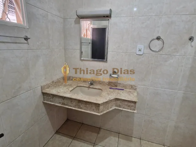 Imagem 9: Casa ampla com salão em 2 pavimentos à venda na região central da cidade de