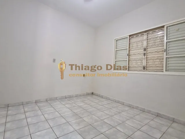 Imagem 2: Casa ampla com salão em 2 pavimentos à venda na região central da cidade de