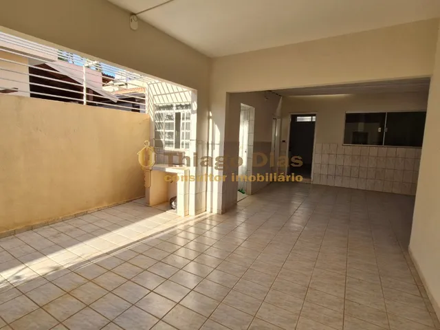 Imagem 4: Casa ampla com salão em 2 pavimentos à venda na região central da cidade de