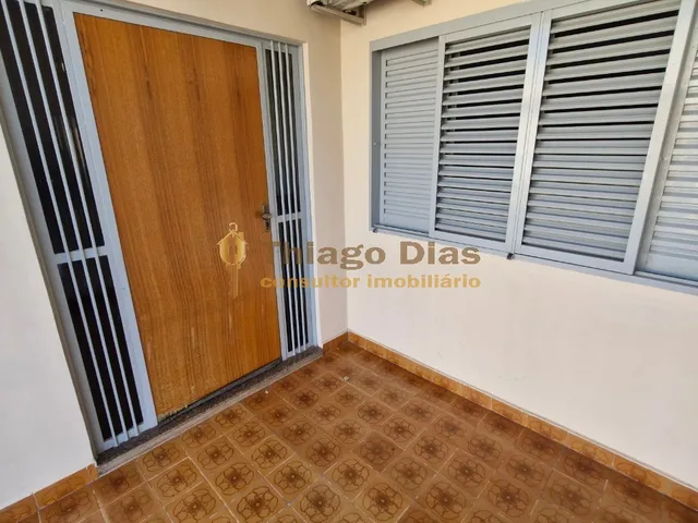 Imagem 7: Salão comercial com casa e sobrado á venda e de esquina na região central da cidade de