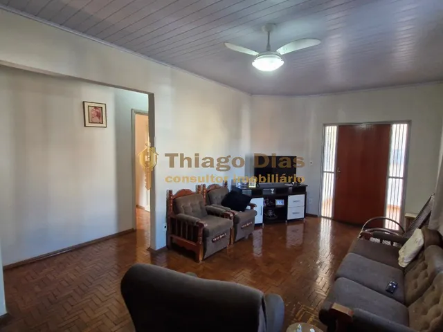Imagem 11: Salão comercial com casa e sobrado á venda e de esquina na região central da cidade de