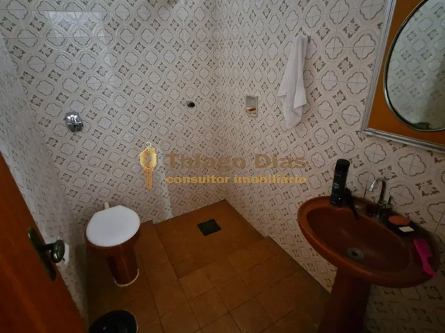 Imagem 2: Salão comercial com casa e sobrado á venda e de esquina na região central da cidade de