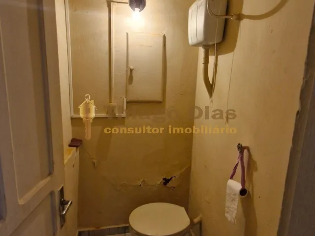 Imagem 3: Salão comercial com casa e sobrado á venda e de esquina na região central da cidade de