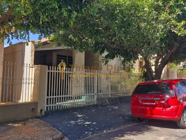 Imagem: Casa À Venda com Edícula na Região Central