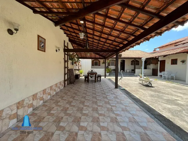 Imagem: A casa em condomínio possui 2 Dormitórios, 2 Suítes, 4