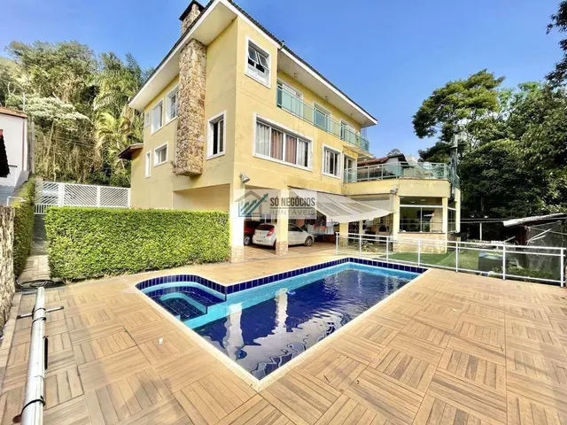 Imagem: Casa Contemporânea com Piscina Aquecida
