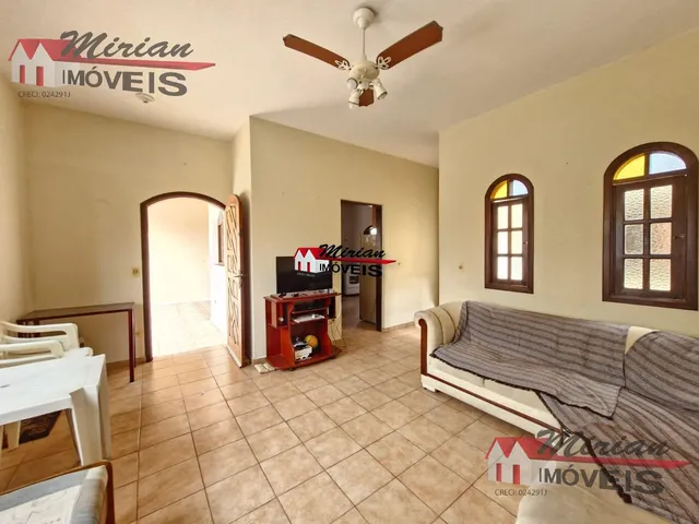 Imagem: Casa a 500 metros da praia em bairro nobre