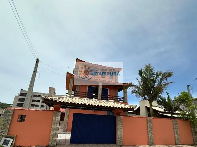 Imagem: A casa possui 4 Dormitórios, 1 Suíte, 2 Banheiros, 3