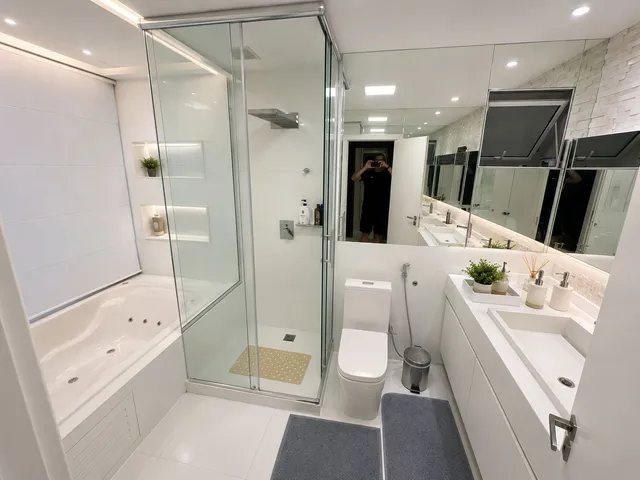 Imagem 2: Apartamento luxuoso frente mar da Praia da Costa, 256m², 4 suítes, 4 vagas, vista