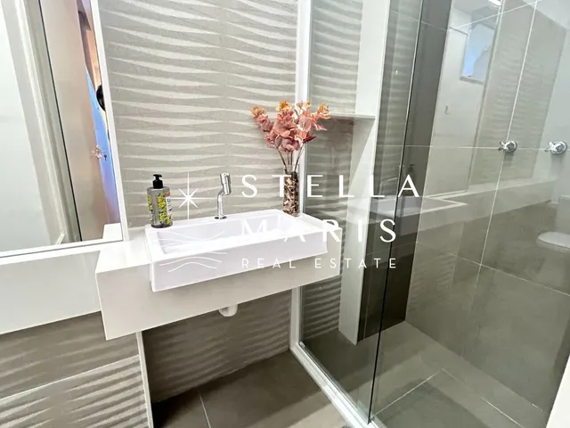 Imagem 6: Leblon, Apartamento totalmente reformado, com 78 m2 e 02 Suítes, à venda em andar alto