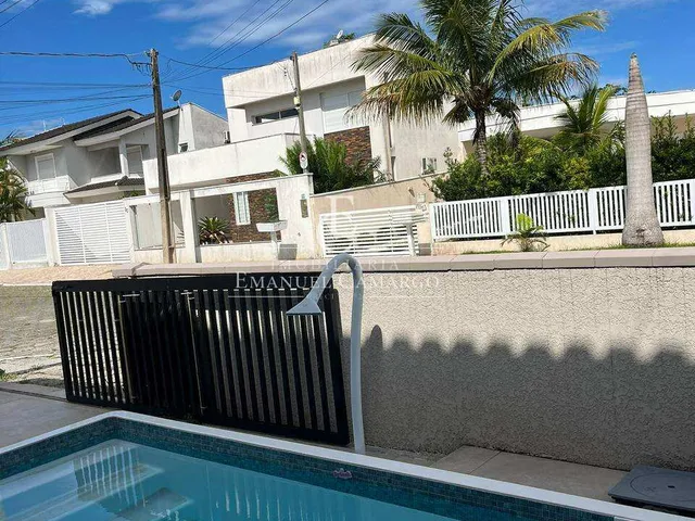 Imagem 1: Sobrado à venda em Pontal do Paraná, com 3 quartos, 84m²