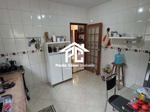 Imagem 6: Imóvel com amplo terreno, excelente espaço externo e sistema de energia solar, ideal