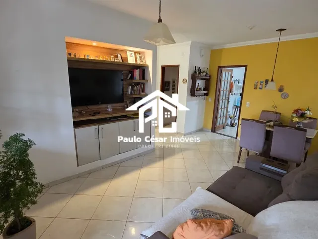 Imagem 2: Imóvel com amplo terreno, excelente espaço externo e sistema de energia solar, ideal