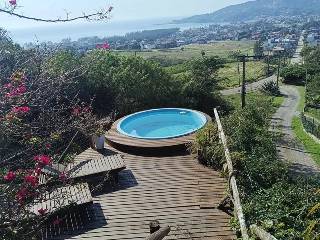 Imagem: Casa à venda em Garopaba-SC, bairro Ferraz