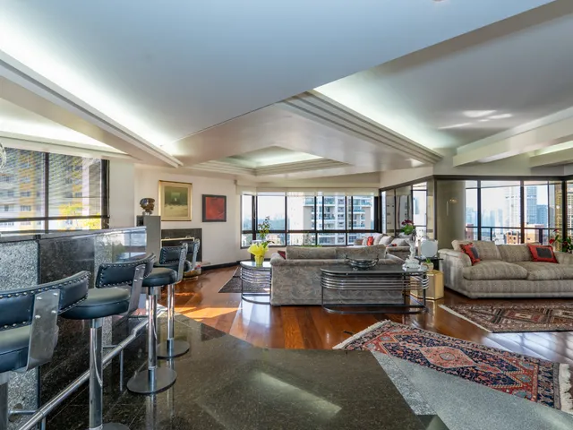 Imagem: O apartamento possui 4 Dormitórios, 4 Suítes, 6
