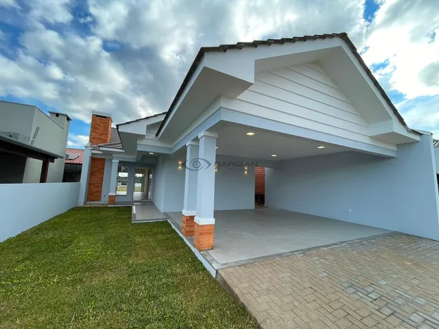 Imagem: A casa possui 3 Dormitórios, 1 Suíte, 2 Banheiros, 2