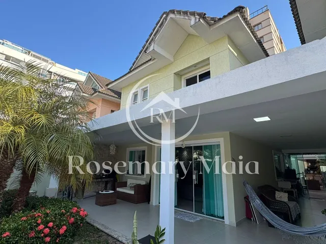 Imagem: Casa Triplex em Condomínio com Piscina