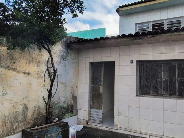 Imagem: A casa possui 5 Dormitórios, 3 Banheiros, 1 Vaga na