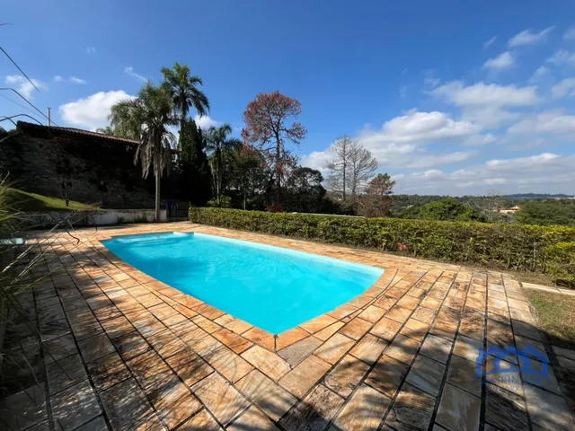 Imagem: Chácara com 10 Quartos e 5 Banheiros À