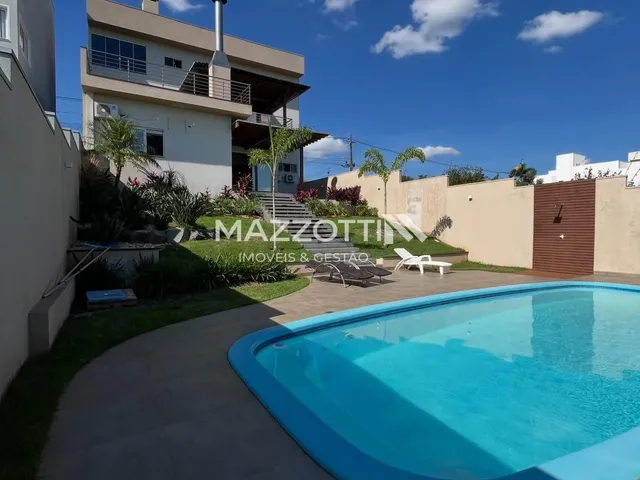 Imagem 2: Sobrador Triplex, com 1 Suite e 03 Quartos, Piscina, Academia Medianeira Pr