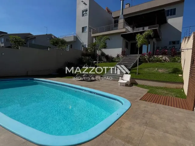 Imagem 3: Sobrador Triplex, com 1 Suite e 03 Quartos, Piscina, Academia Medianeira Pr