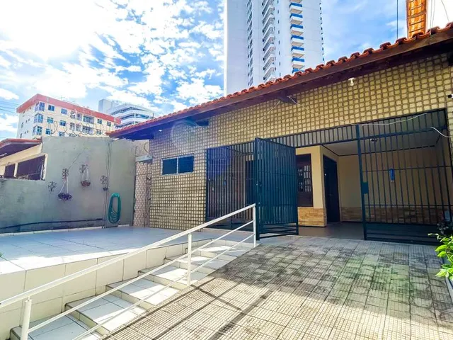 Imagem: A casa possui 3 Dormitórios, 2 Suítes, 3 Banheiros, 3