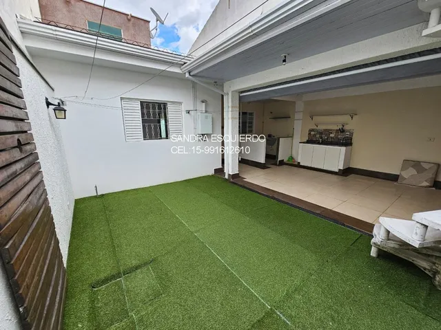 Imagem: A casa possui 2 Dormitórios, 1 Suíte, 2 Banheiros, 4