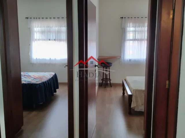 Imagem: A casa possui 3 Dormitórios, 1 Suíte, 4 Banheiros, 12