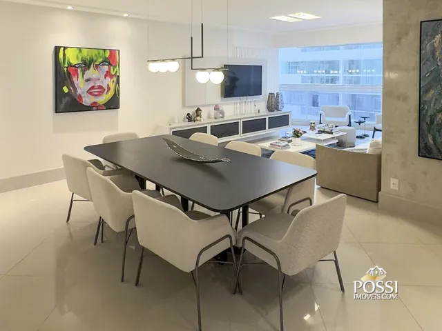 Imagem: O apartamento possui 4 Dormitórios, 1 Suíte, 4 Banheiros,