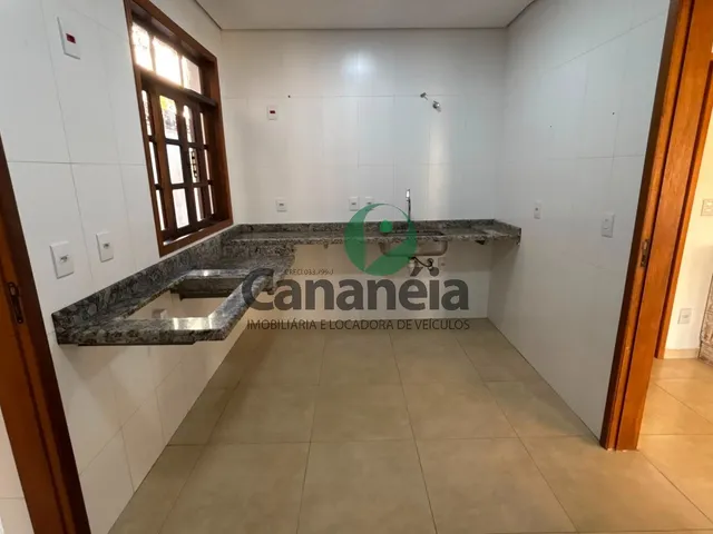 Imagem 12: Casa + Salão Comercial no Centro de Cananéia Disponíveis para Venda