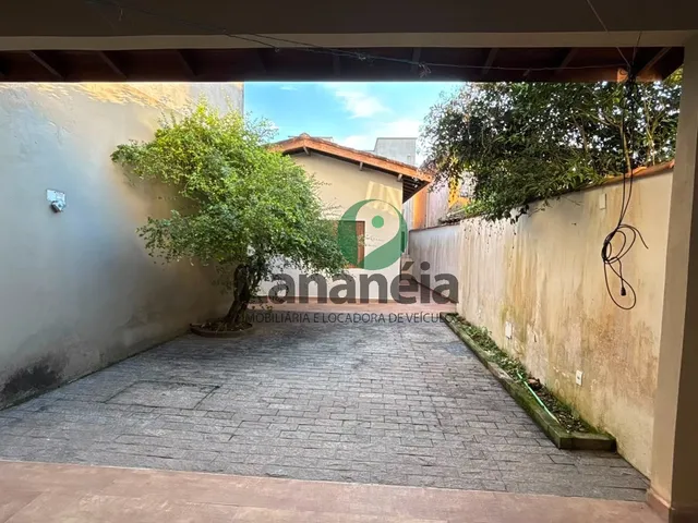 Imagem 3: Casa + Salão Comercial no Centro de Cananéia Disponíveis para Venda
