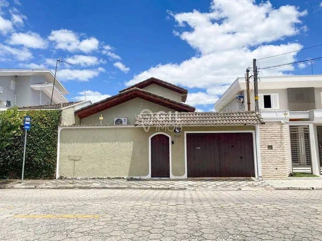 Imagem: A casa possui 3 Dormitórios, 1 Suíte, 3 Banheiros, 2