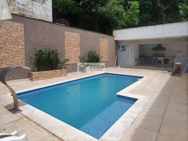 Imagem: Casa de Alto Padrão com Piscina, 3 Suítes
