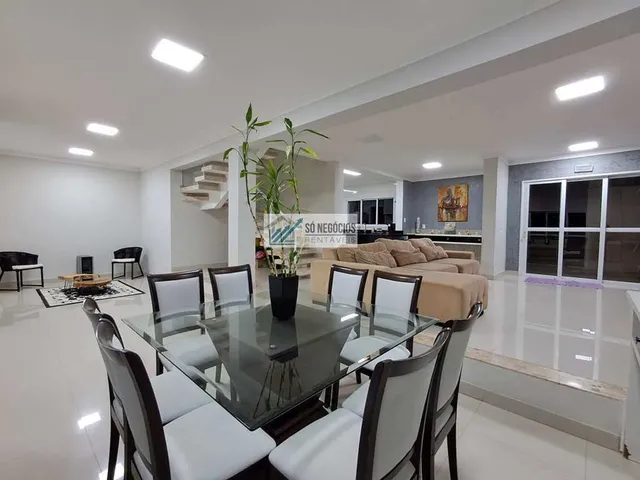 Imagem 12: Casa de Alto Padrão com Piscina, 3 Suítes e Área Gourmet À Venda no Condomínio Vila Verde