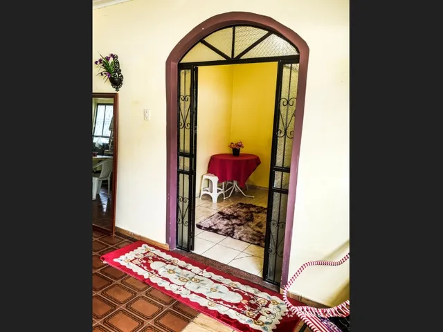 Imagem: A casa possui 3 Dormitórios, 1 Suíte, 2 Banheiros, 1 Vaga