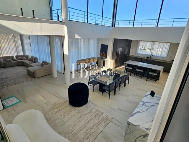 Imagem: A casa em condomínio possui 4 Dormitórios, 4 Suítes, 6
