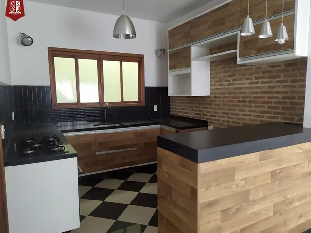 Imagem: A casa possui 3 Dormitórios, 1 Suíte, 3 Banheiros, 1 Vaga