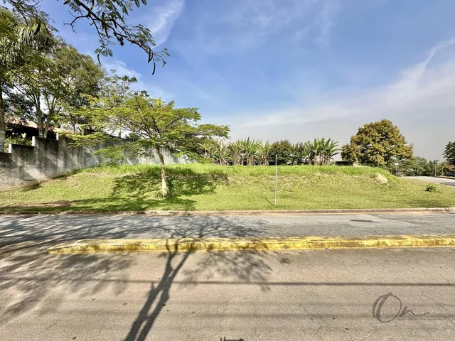 Imagem 9: Terreno em Granja Viana, São Paulo - Lote 1.121M² com Linda Vista, Pronto para Construir