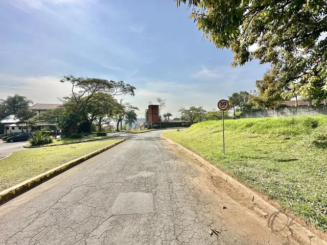 Imagem 7: Terreno em Granja Viana, São Paulo - Lote 1.121M² com Linda Vista, Pronto para Construir